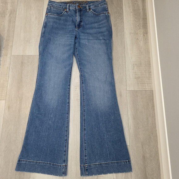Wrangler Women's Boot Cut Jeans in Light Blue - Picture 2 of 16